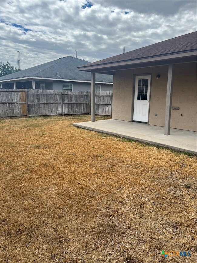 Building Photo - 1031 Helen Dr