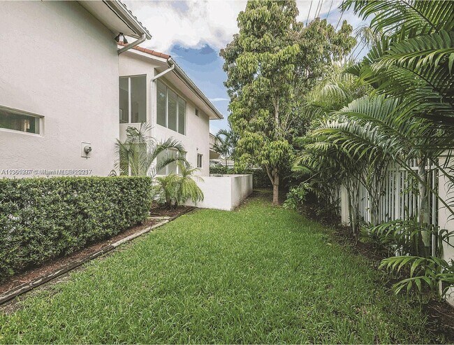 Building Photo - 4000 Alhambra Cir
