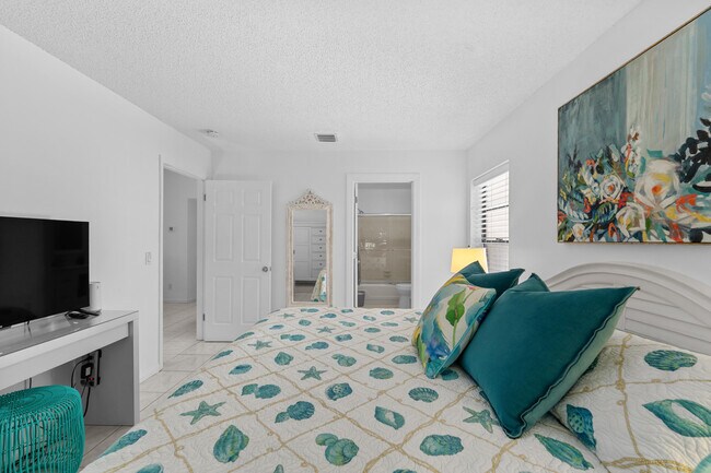 Building Photo - 2221 Florida Blvd