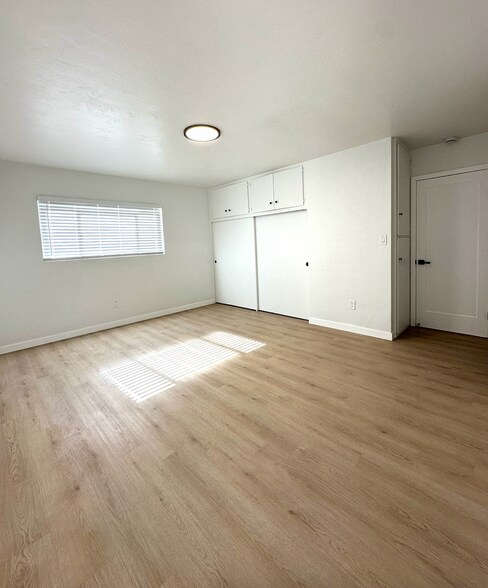 Building Photo - 3881 Ecochee Ave