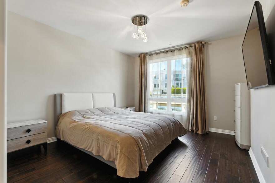 Building Photo - 403 Caruso Ave