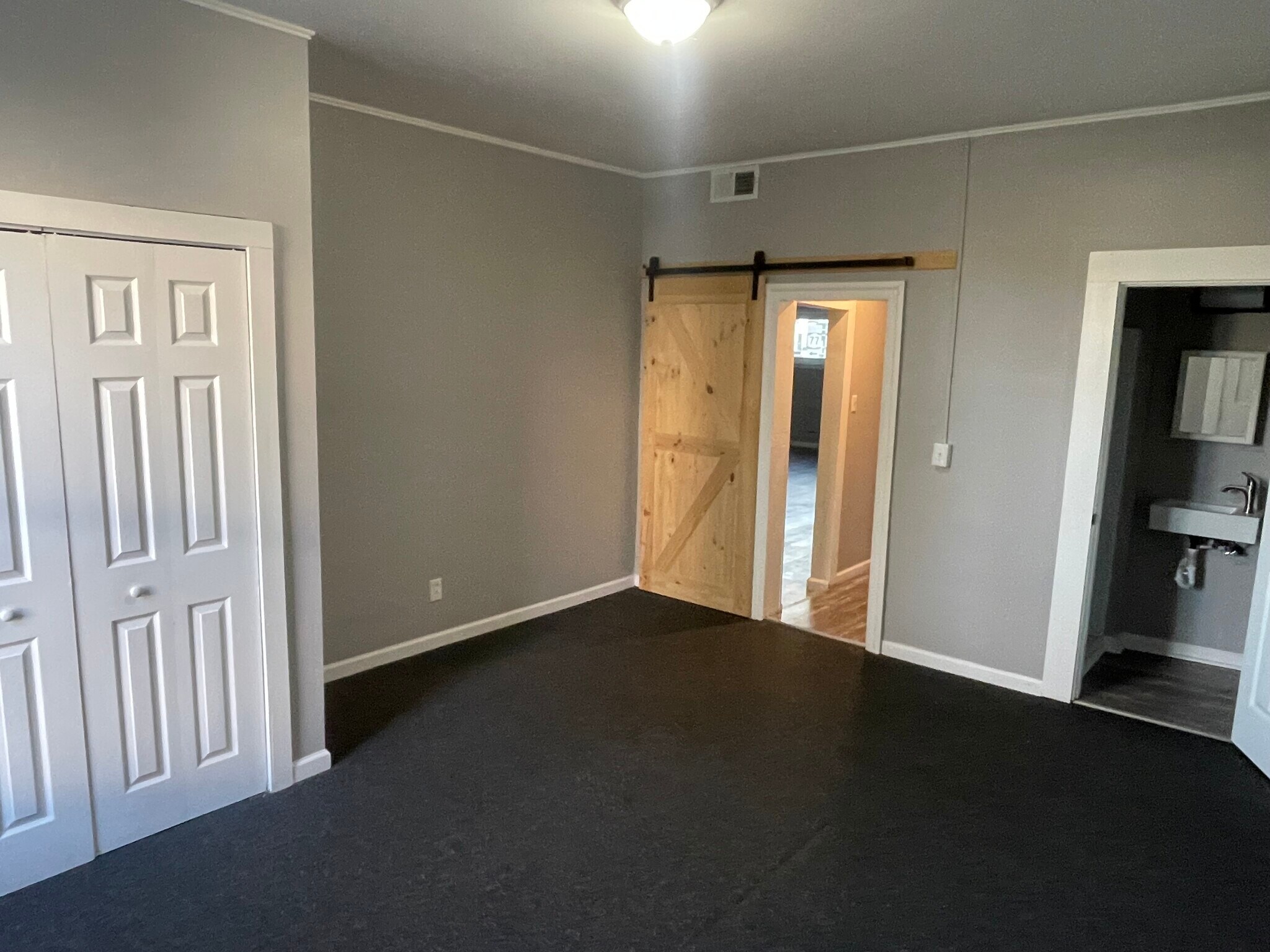 Building Photo - 1389 Broadway