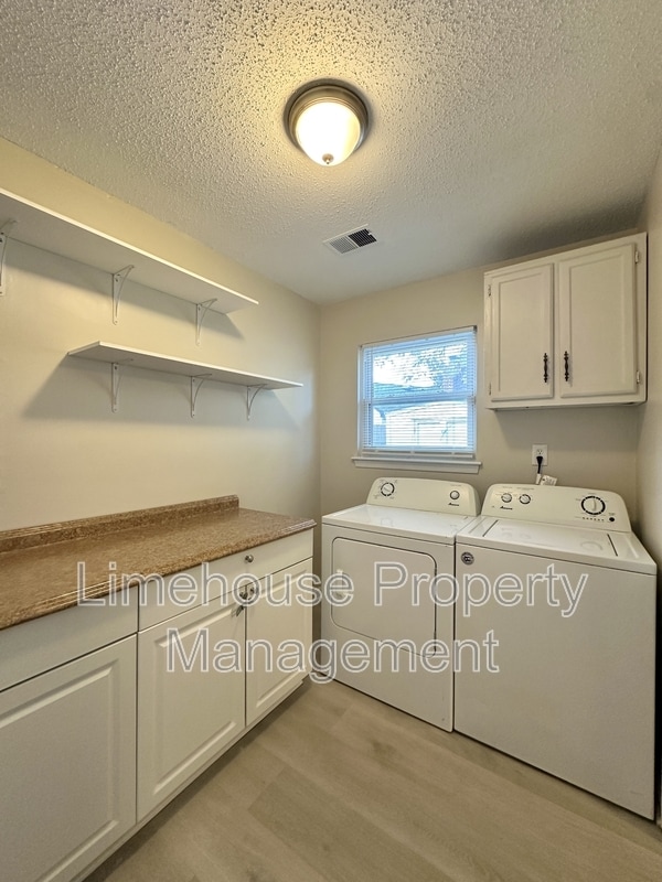 Building Photo - 1273 Nesbitt Dr