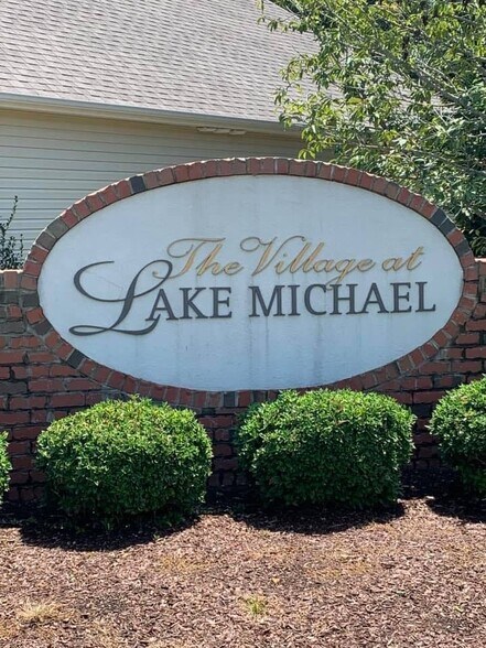 Building Photo - 623 Oakfield Tr