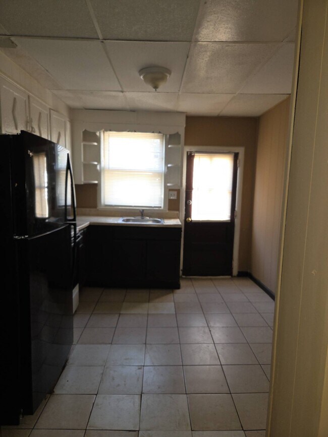 Building Photo - 1816 S Chadwick St