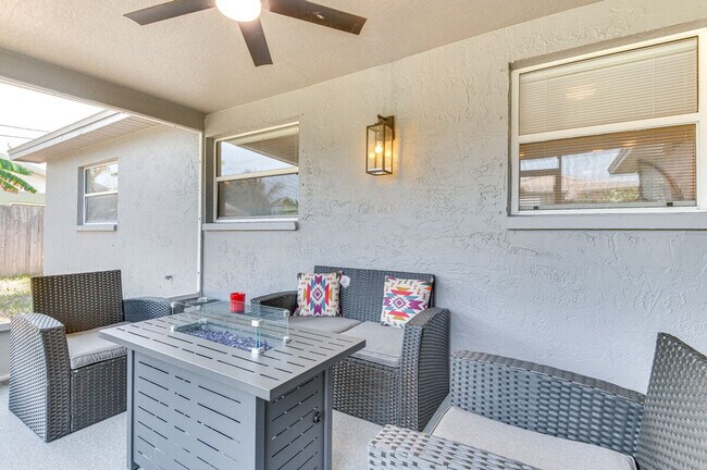 Building Photo - 589 Coconut St