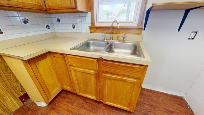 Building Photo - Clark / Fulton Area - 3 Bedrooms - 1 Bath - Single Family Home
