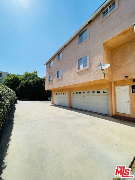 Building Photo - 5029 Klump Ave
