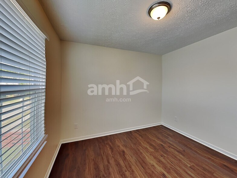 Building Photo - 2274 Farmland Dr