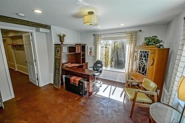 Building Photo - 4176 Vincennes Pl
