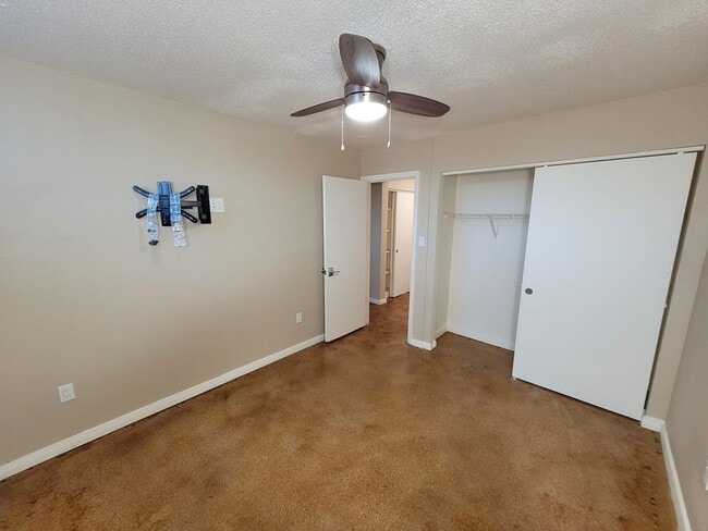 Building Photo - 809 S Circle Dr