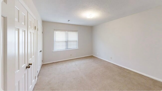 Building Photo - 1309 W Meadowview Rd