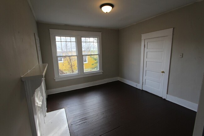 Building Photo - 226 E Moore St