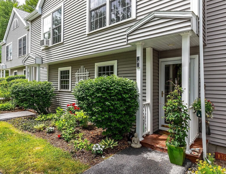 Front of Townhouse - 138 Riverside Townhouses Rd
