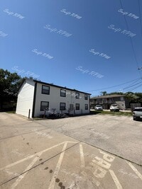 Building Photo - 718 W 25th St