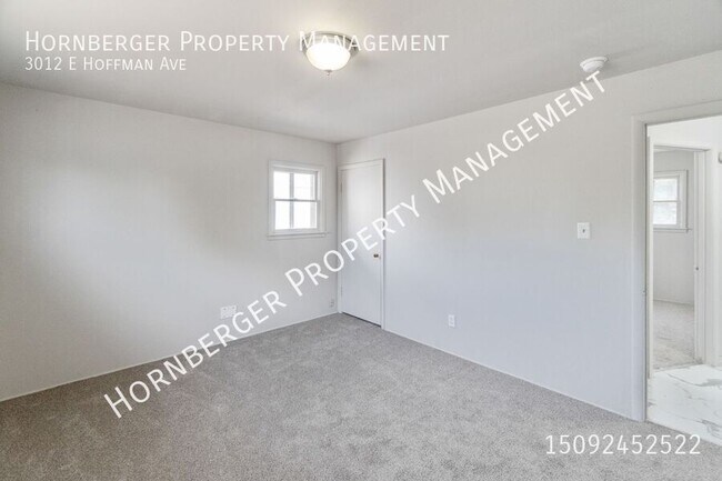 Building Photo - 3012 E Hoffman Ave