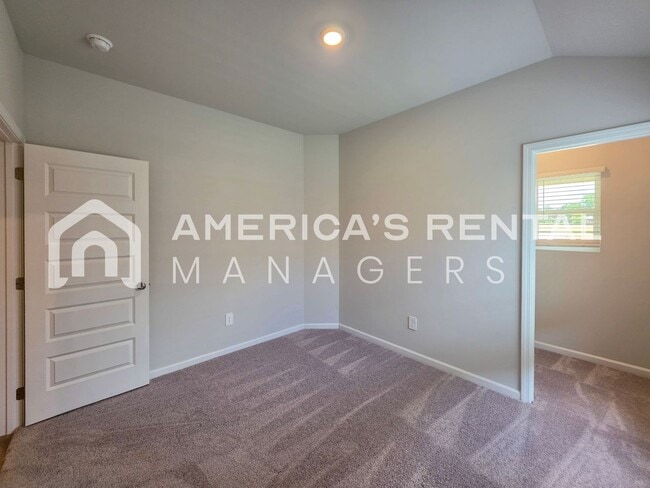 Building Photo - 4025 River Bend Rd