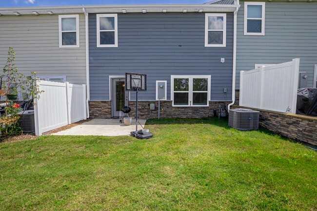 Building Photo - 7446 Hartsfield Dr
