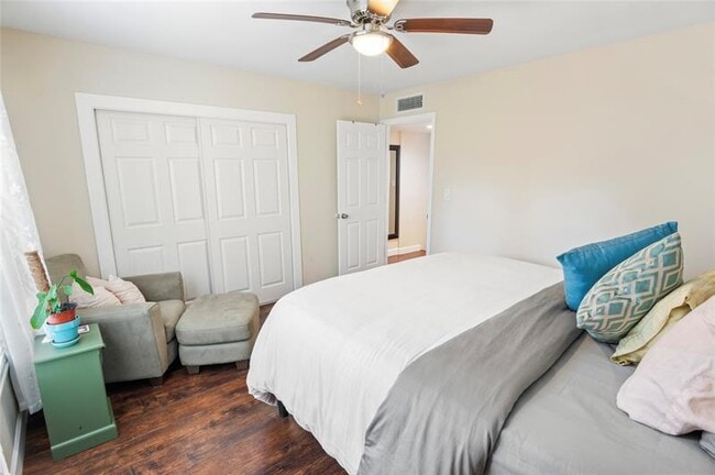 Building Photo - 811 W Oakland Park Blvd