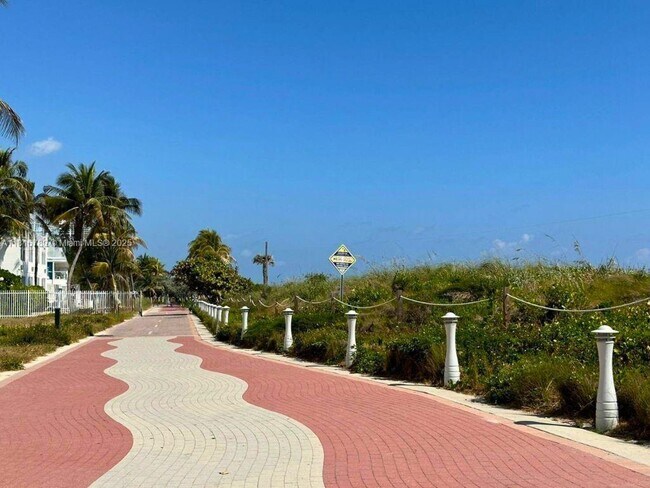 Building Photo - 5401 Collins Ave