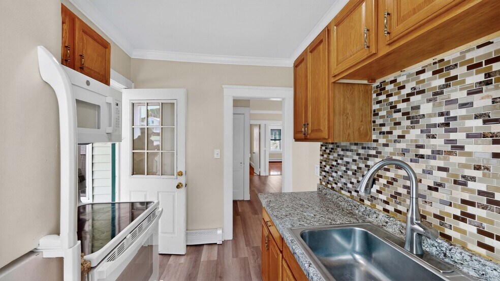 Building Photo - 8 Ropes St