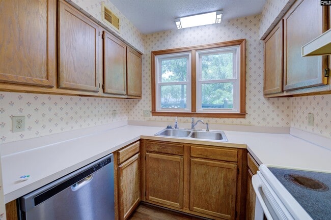 Building Photo - 106 Huntcliff Dr