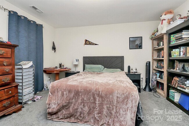 Building Photo - 409 Kickapoo Ave