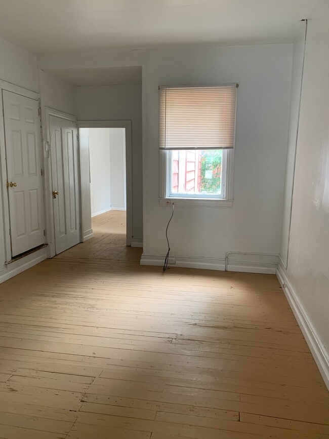 Building Photo - 3-5 Bedroom House Near York College-York C...