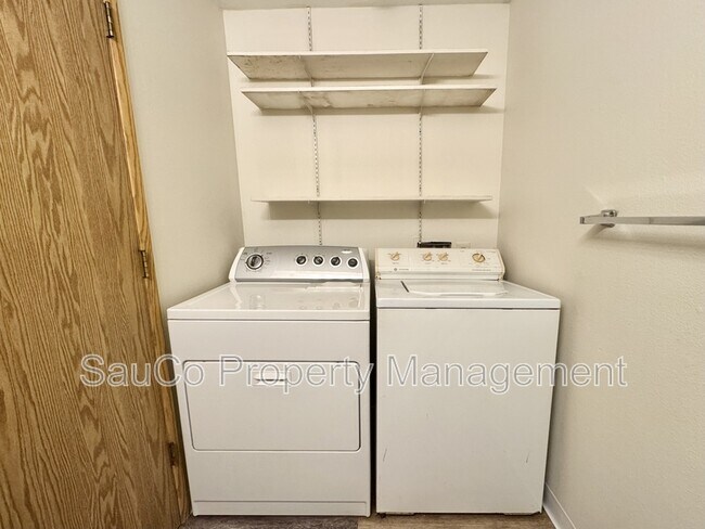 Building Photo - 2738 SE 62nd Ave