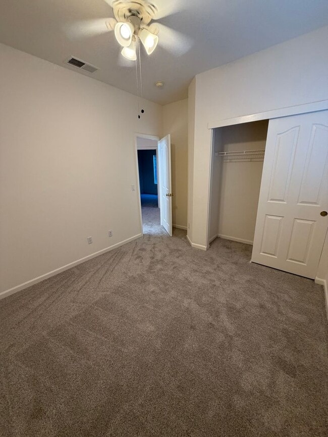 Building Photo - 549 Cascade Dr