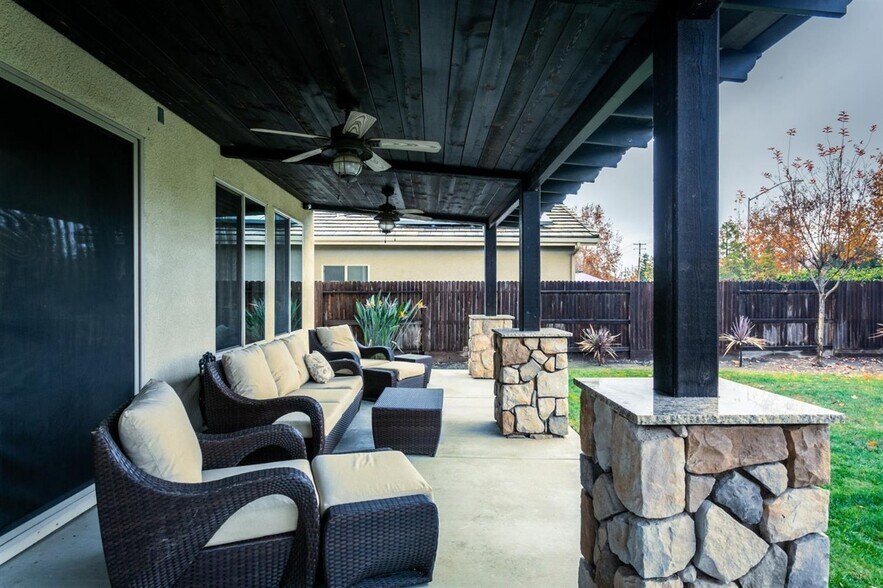 Backyard 1 - 3170 N Leanna Ave