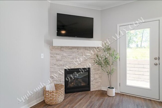 Building Photo - Brand New!! Townhome 3 Bed 2.5 Bath in Olathe-Available in JULY!!