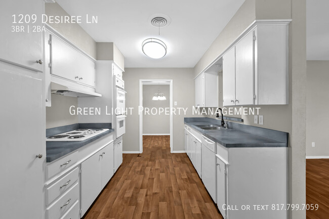 Building Photo - 1209 Desiree Ln