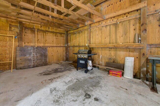 Building Photo - 221 Forest Cir
