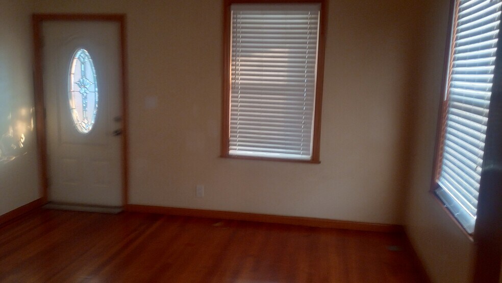 Building Photo - 12 Hillside Ave