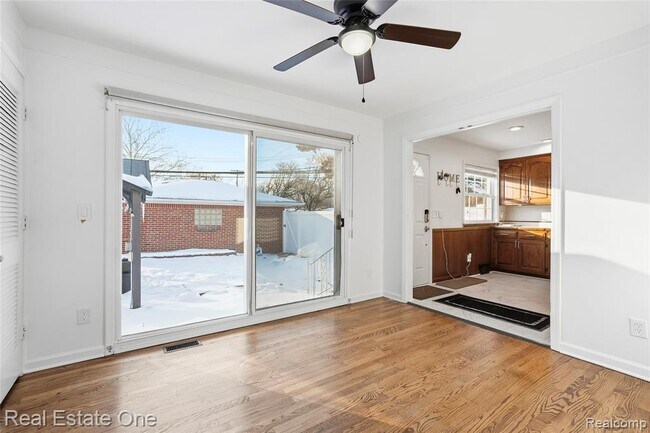 Building Photo - 6341 N Charlesworth St