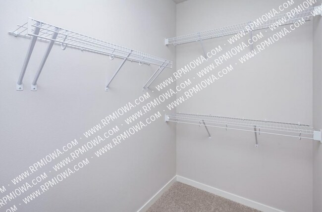 Building Photo - 755 Linden St