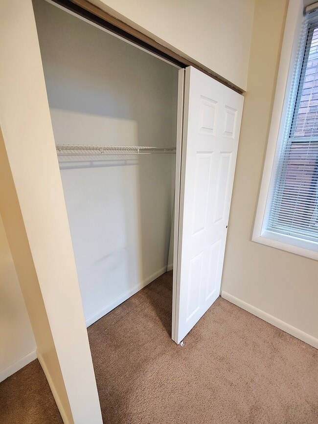 Building Photo - *Spacious 1BD/1BA 2nd Floor Apartment for rent in Dormont*