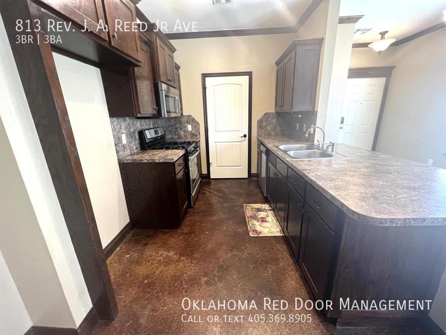 Building Photo - 813 Rev J A Reed Jr Ave