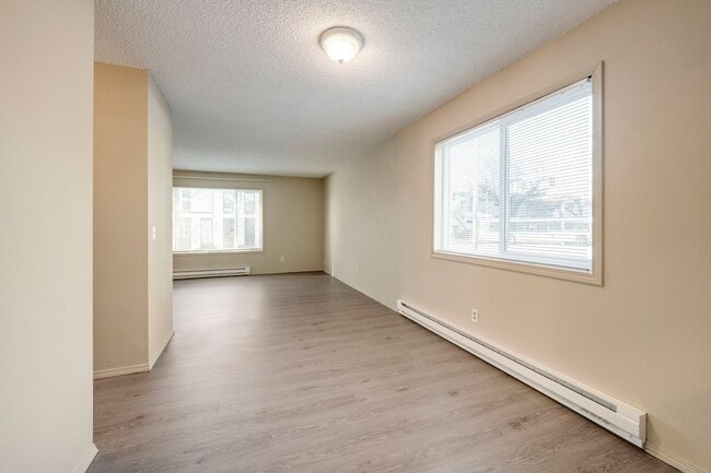 Building Photo - Charming 1-Bedroom in Portland’s Sullivan’s Gulch – MF 29 – NE 21st Ave