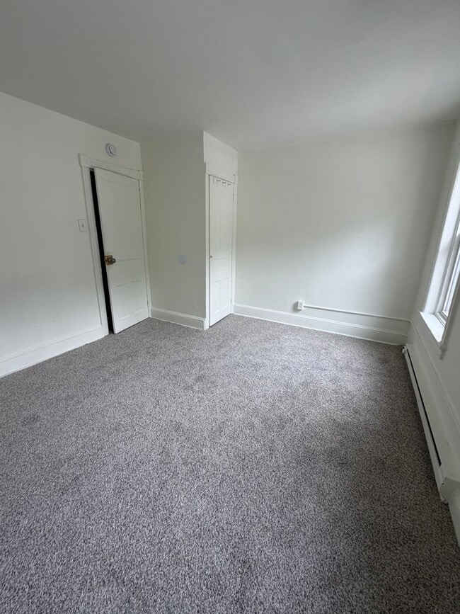 Building Photo - Renovated 4-Bedroom Home with Private Backyard – Section 8 Applicants Accepted