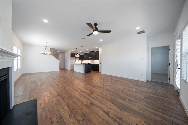 Building Photo - 2217 Maple Cir