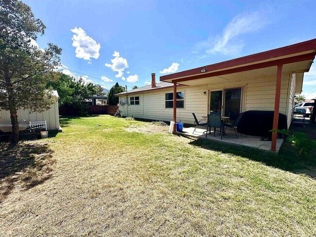 Building Photo - Welcome to this 3 BD, 2 Bth home situated on a corner lot!!