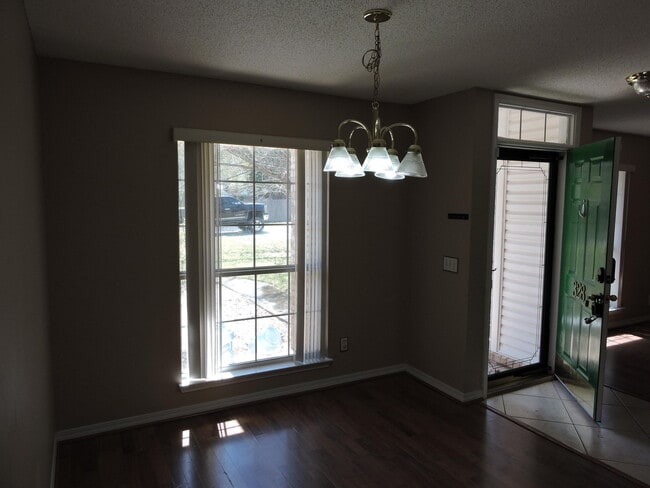 Building Photo - 328 Riverchase Blvd