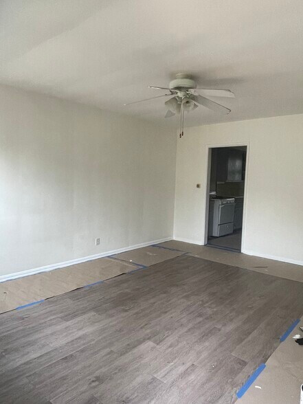 Building Photo - 14315 Burbank Blvd