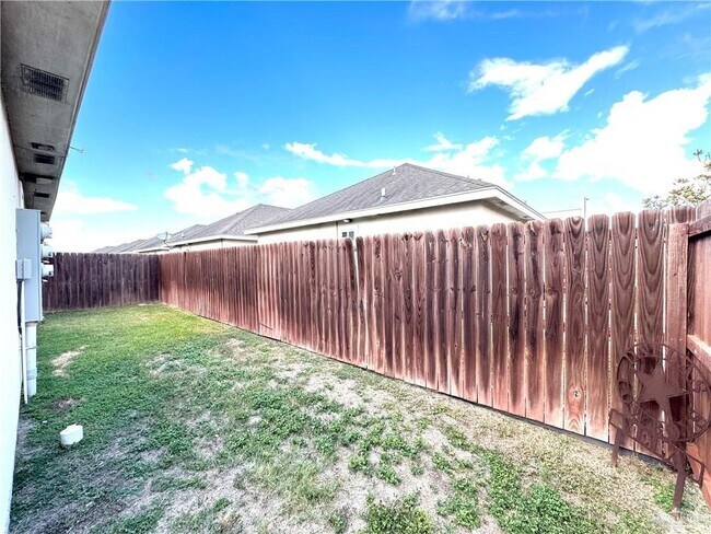 Building Photo - 19 Sabercat Ave