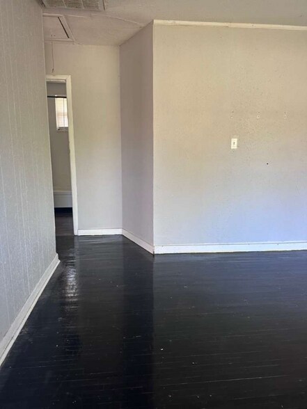 Building Photo - 5134 Hillburn Dr