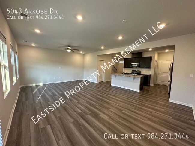 Building Photo - 5043 Arkose Dr