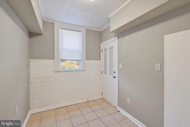 Building Photo - 608 S Eaton St