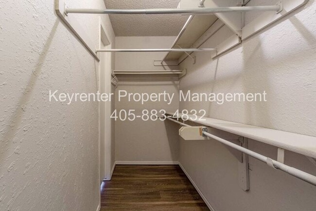 Building Photo - 732 Westridge Ct